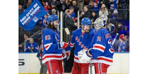 New York Rangers stängde Carolina Hurricanes med back-to-back mål för att vinna